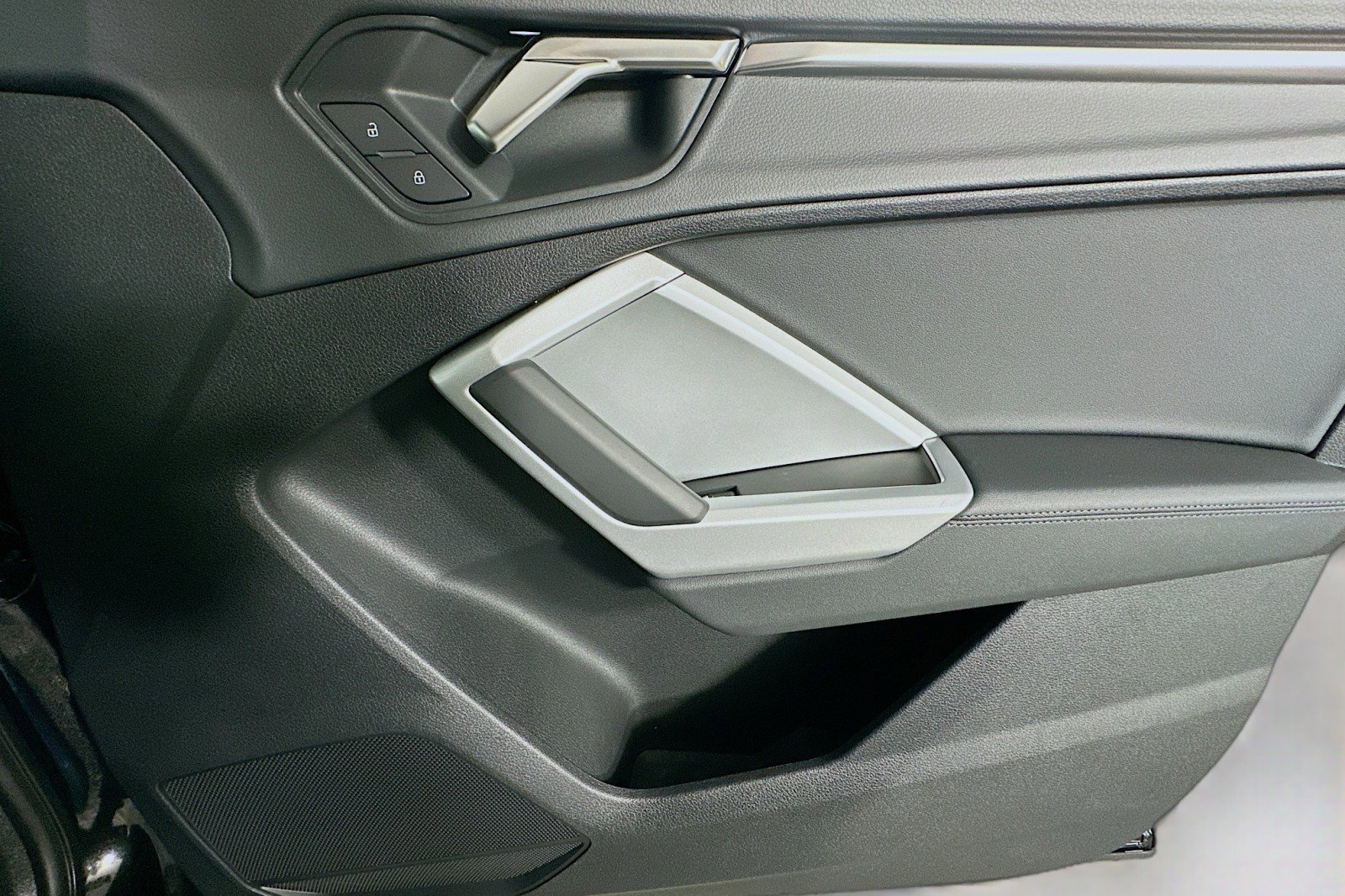 Used 2025 Audi Q3 2.0T Premium w/ Convenience Package image 23