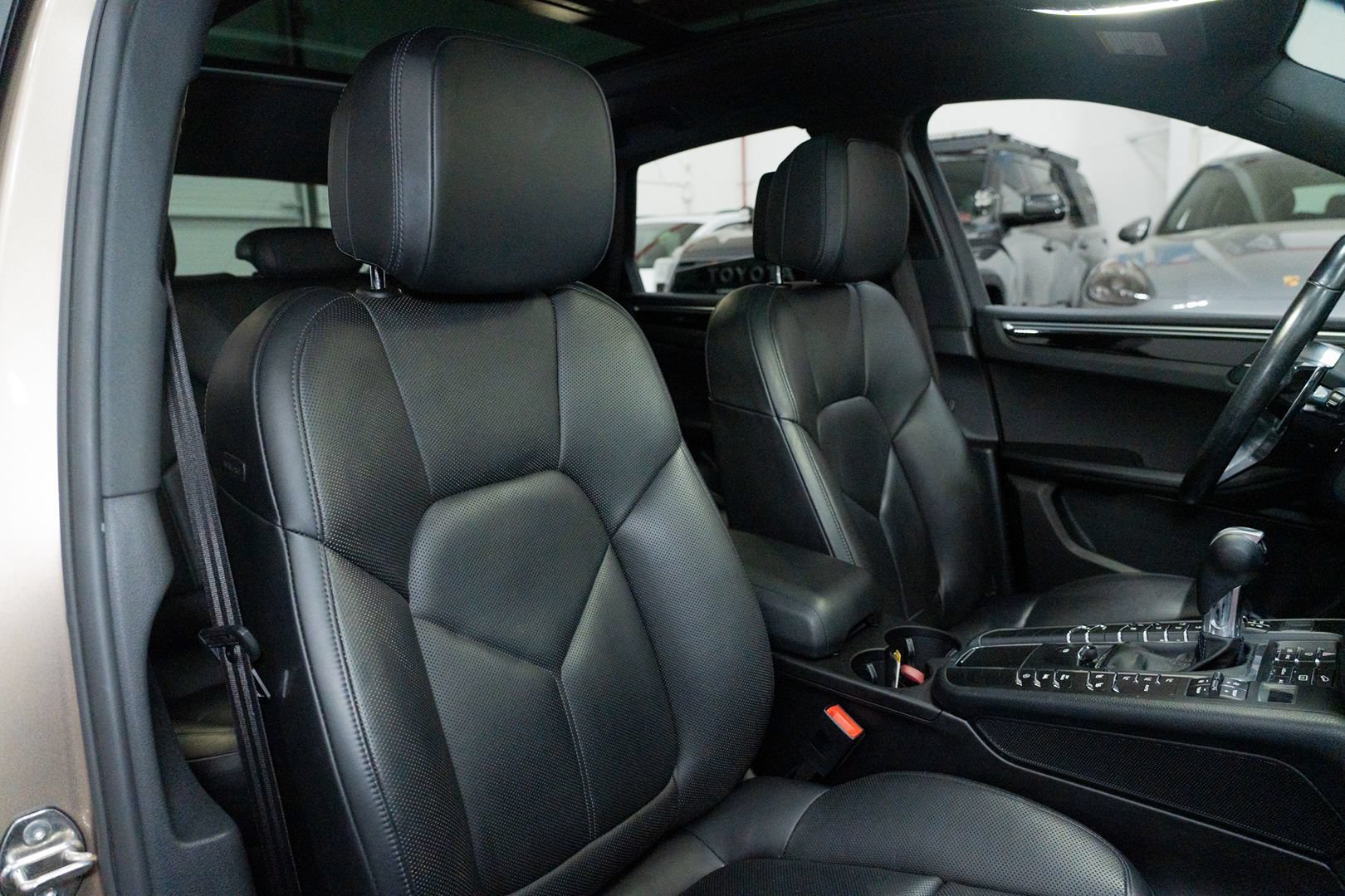 Used 2017 Porsche Macan AWD/4WD image 33
