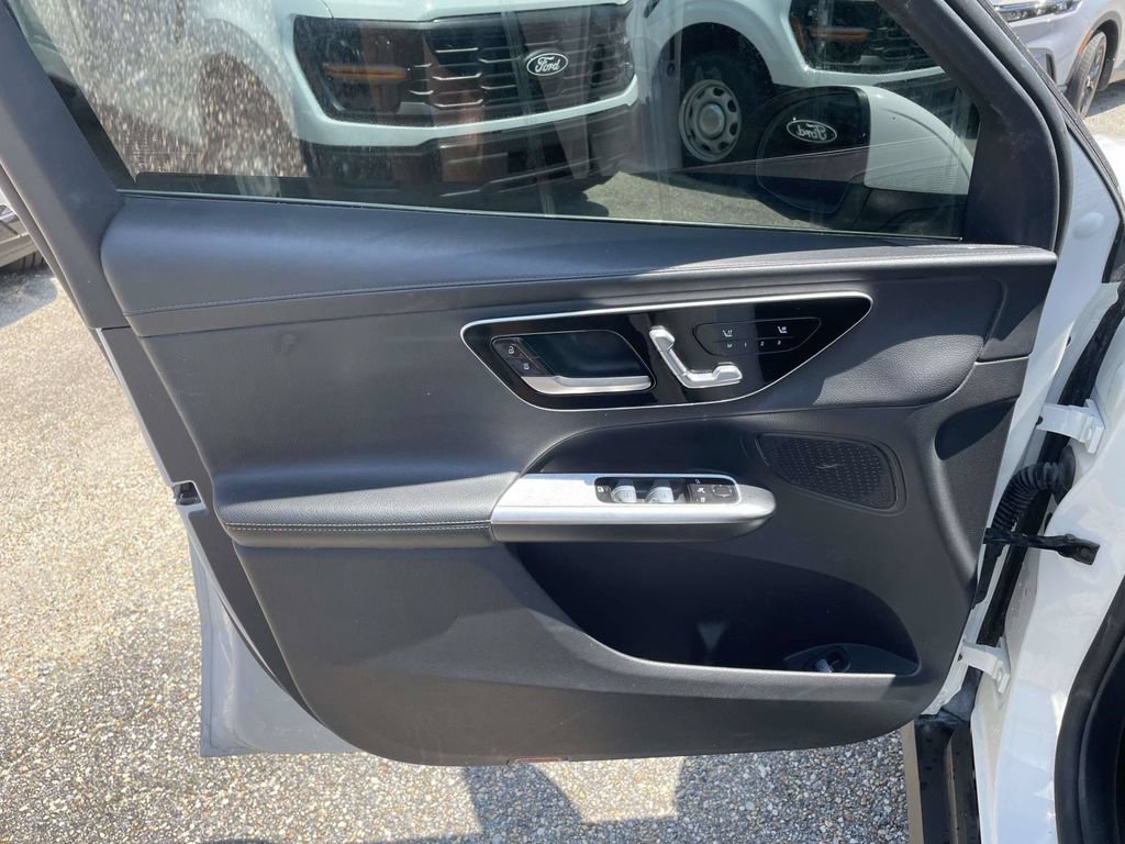 Used 2024 Mercedes-Benz GLC 300 4MATIC image 15