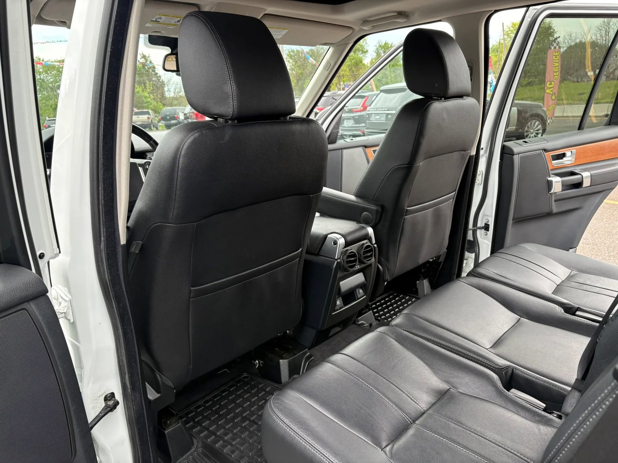 Used 2014 Land Rover LR4 HSE AWD/4WD image 18