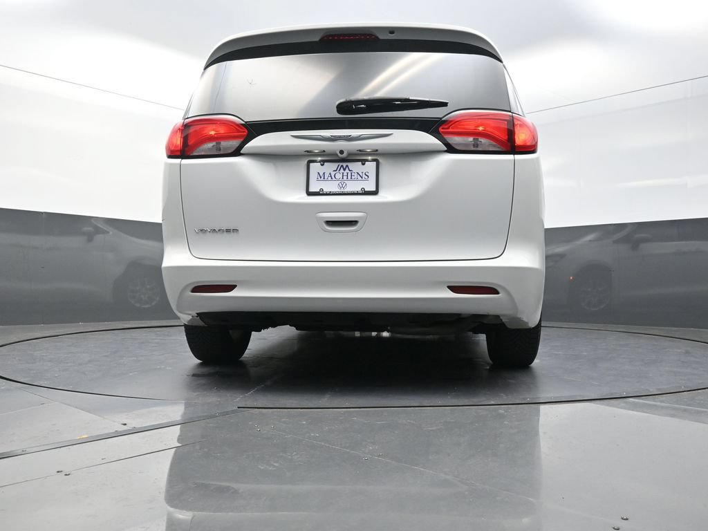 Used 2022 Chrysler Voyager LX FWD image 28