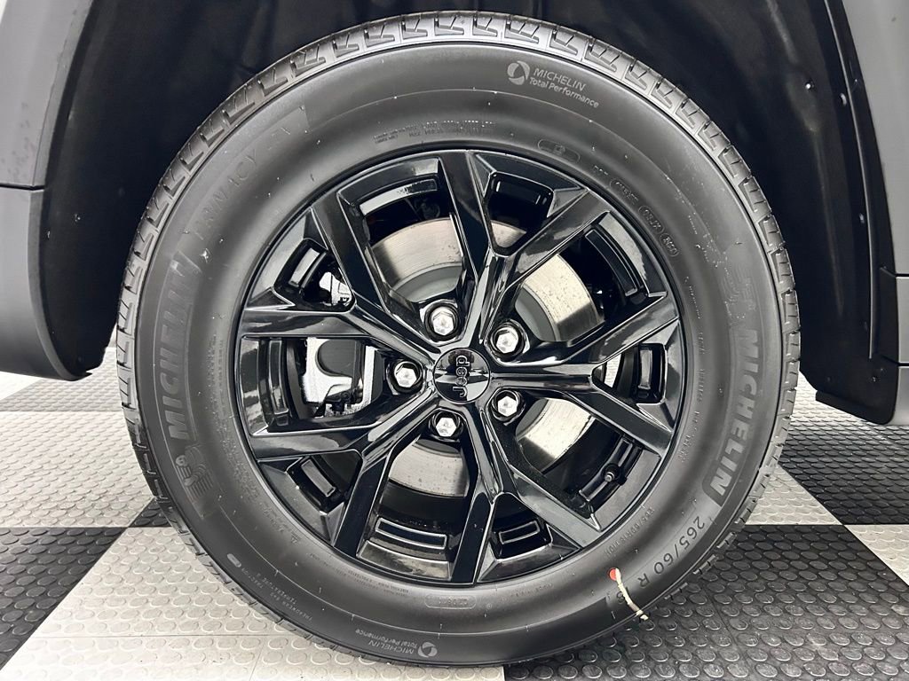 New 2025 Jeep Grand Cherokee L Altitude image 9