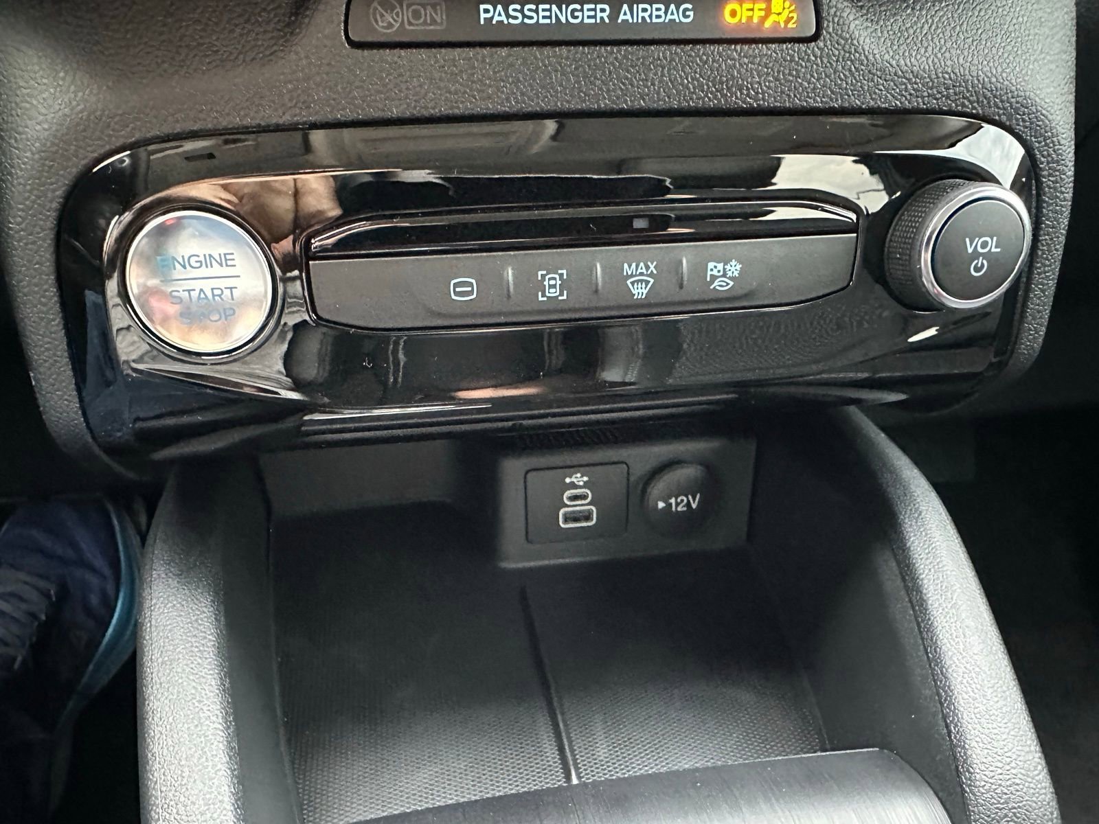 New 2025 Ford Escape SE image 18