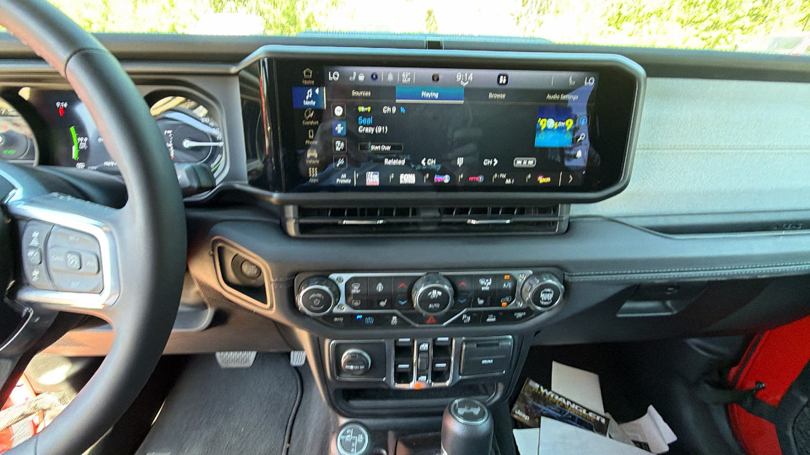 Used 2025 Jeep Wrangler Unlimited Sahara w/ Safety Group AWD/4WD image 31