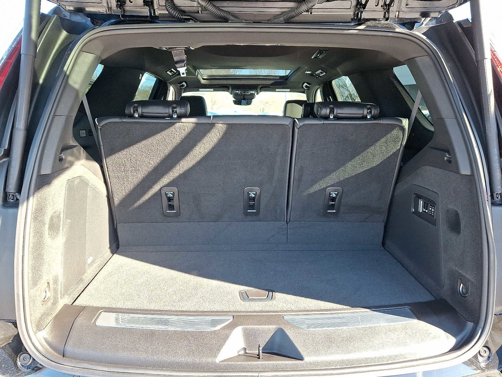 Used 2024 Cadillac Escalade Sport w/ LPO, ONYX Package image 30