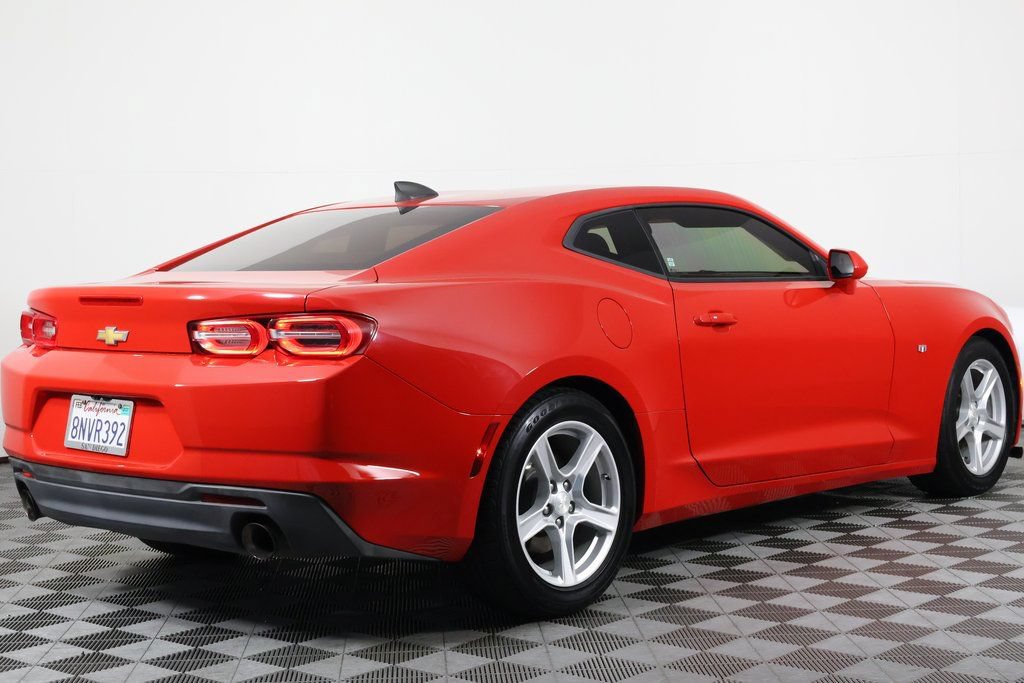Used 2020 Chevrolet Camaro LT RWD image 4