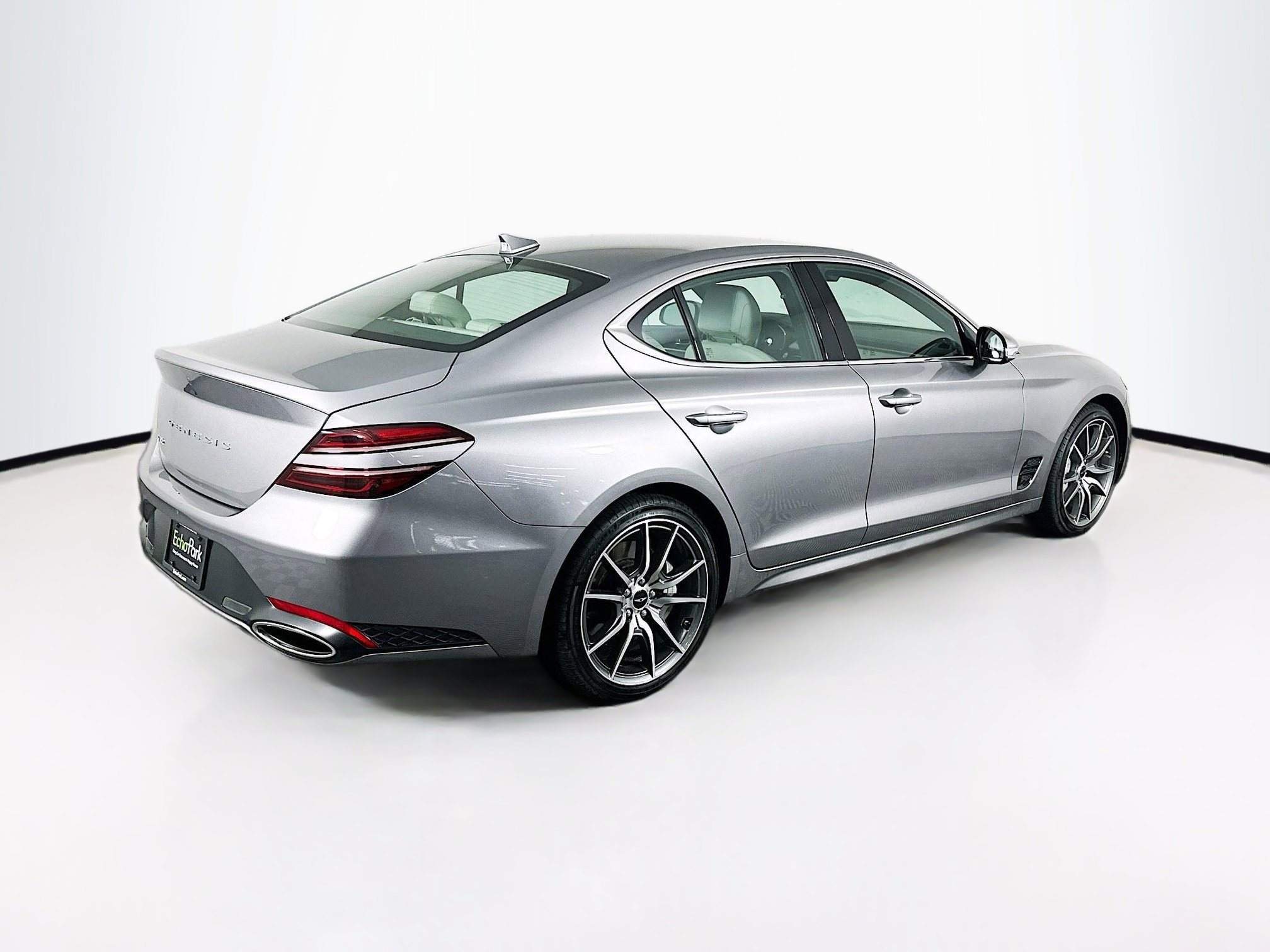 Used 2025 Genesis G70 2.5T image 9