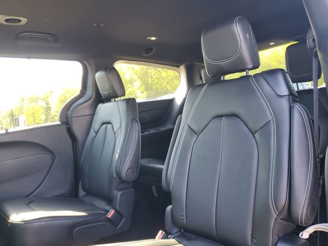 New 2027 Chrysler Pacifica Select AWD/4WD image 16