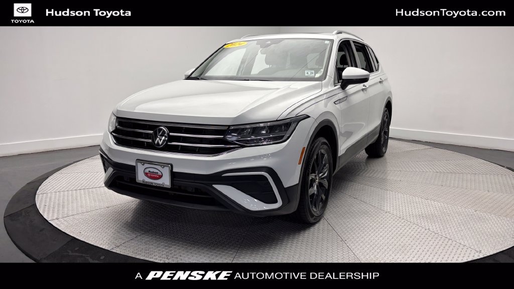 Used 2024 Volkswagen Tiguan SE w/ Panoramic Sunroof Package