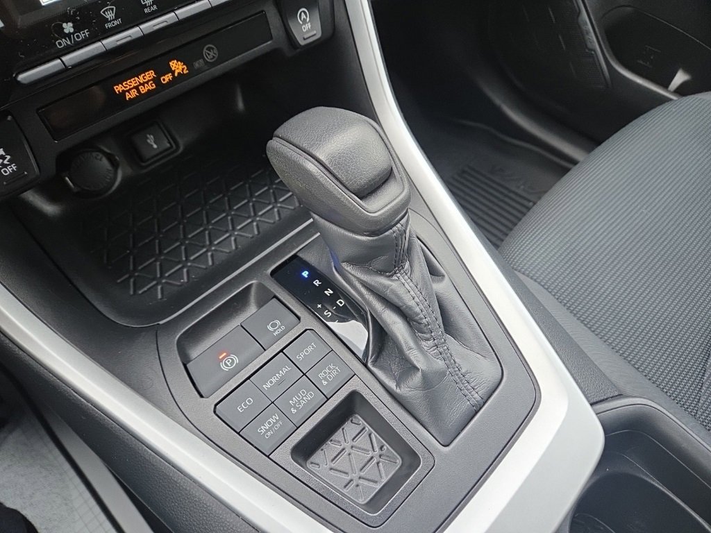 Used 2021 Toyota RAV4 LE image 33