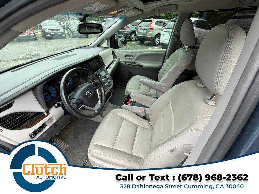 Used 2017 Toyota Sienna XLE w/ XLE Navigation Package FWD image 10