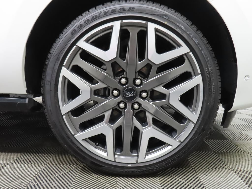Used 2025 Ford Expedition Platinum w/ Platinum Ultimate Package AWD/4WD image 8