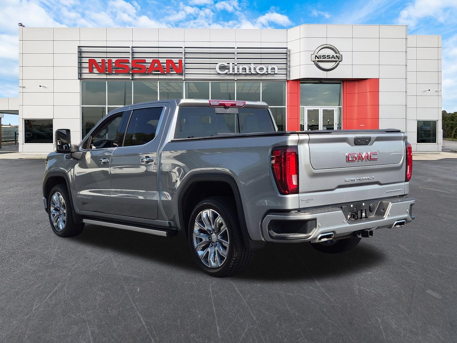 Used 2026 GMC Sierra 1500 Denali w/ Denali Reserve Package AWD/4WD image 5