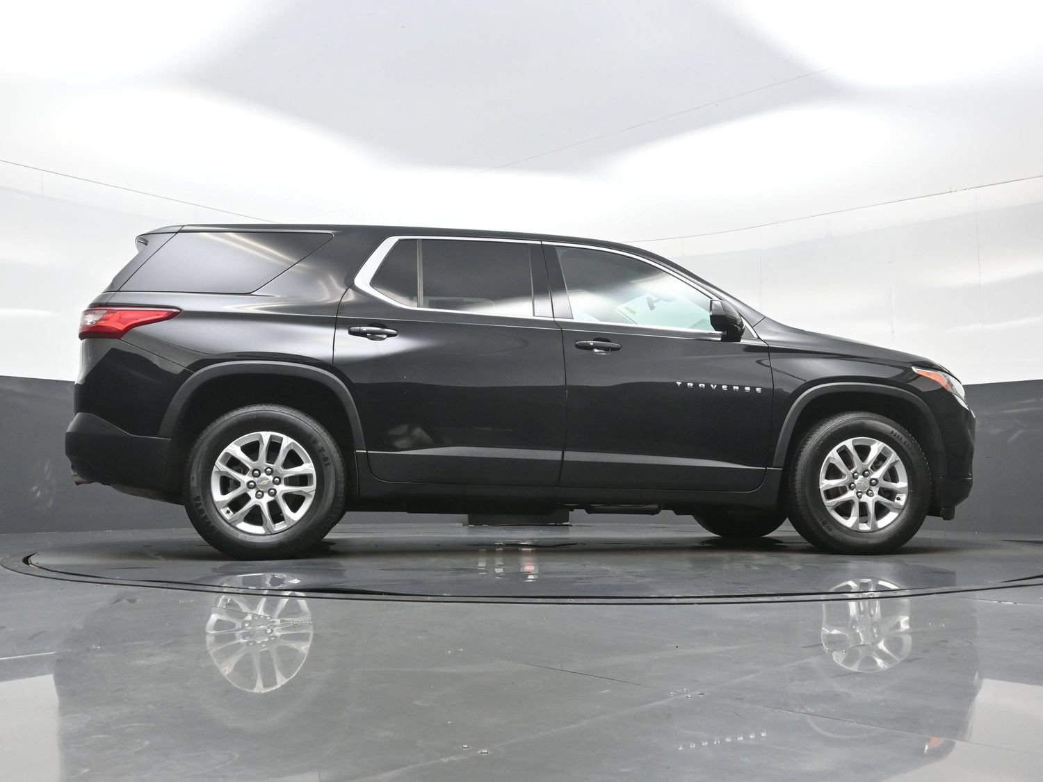 Used 2018 Chevrolet Traverse LS FWD image 33