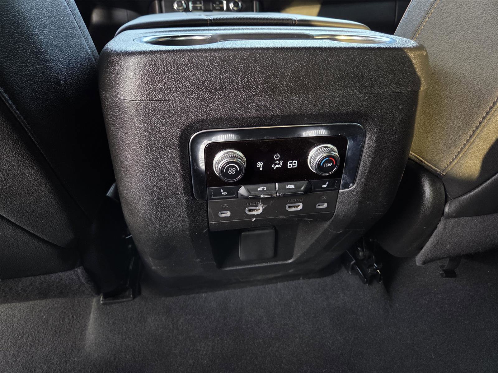 Used 2024 GMC Yukon AT4 w/ AT4 Premium Plus Package AWD/4WD image 23