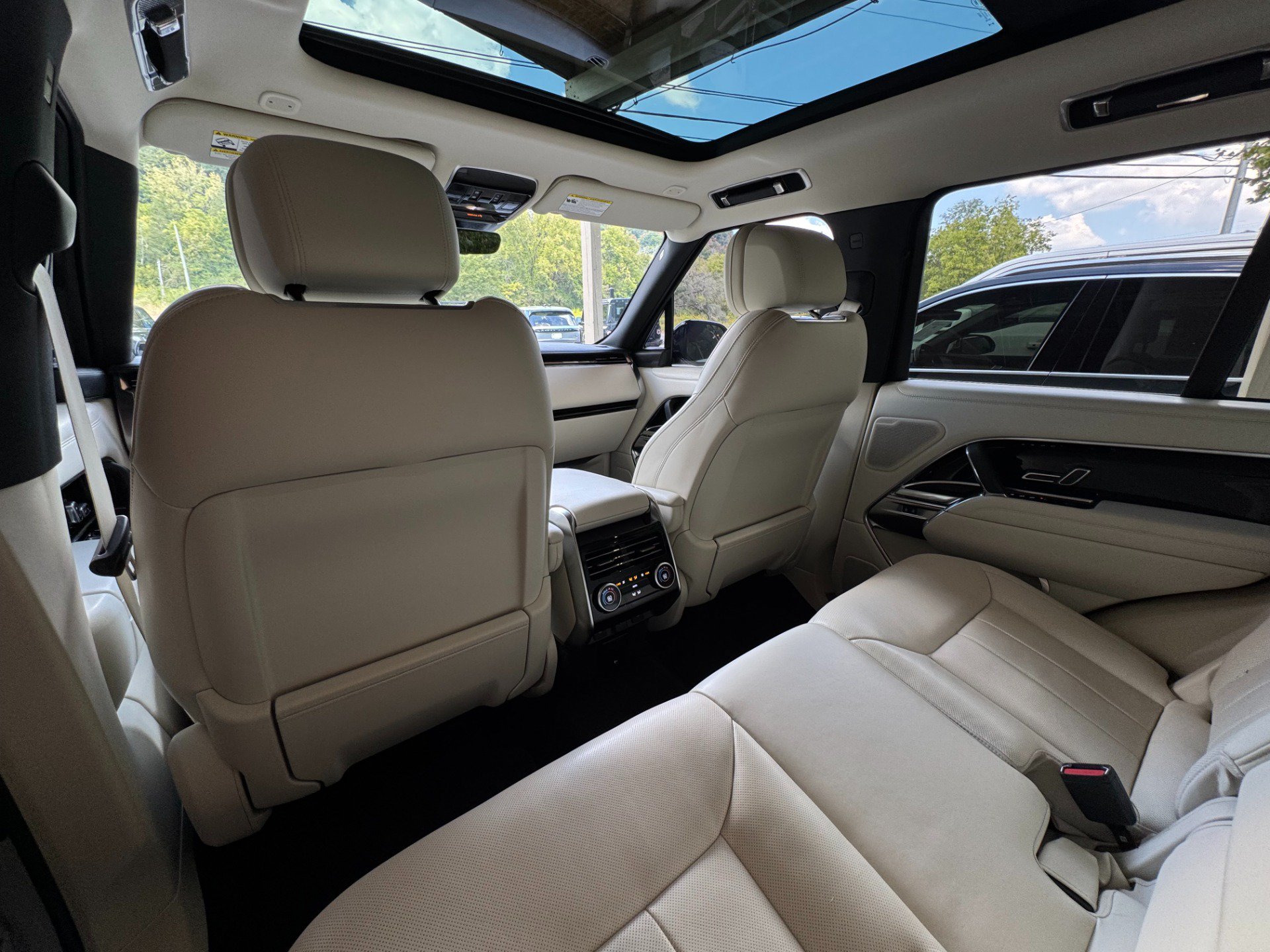 Used 2025 Land Rover Range Rover SE AWD/4WD image 43