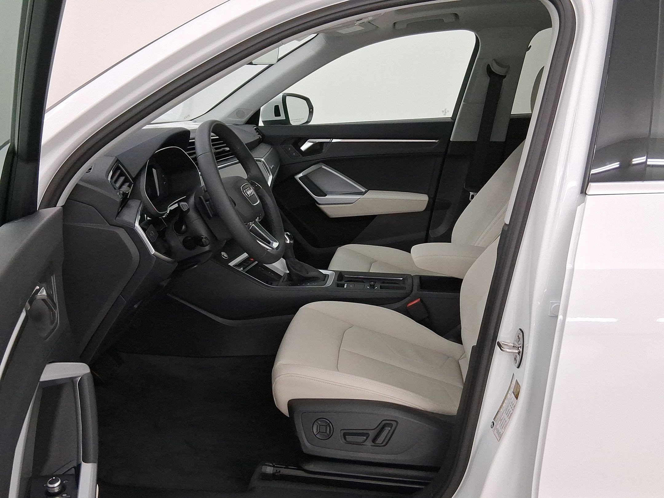 Used 2025 Audi Q3 2.0T Premium w/ Convenience Package image 5