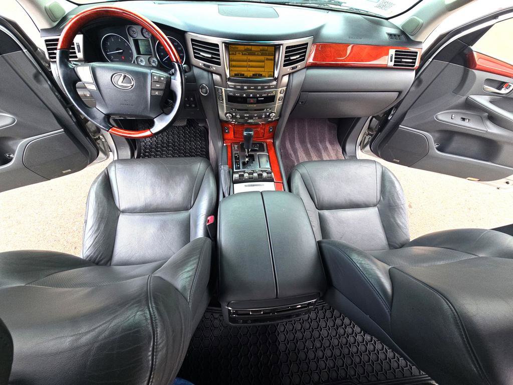 Used 2010 Lexus LX 570 4WD image 16