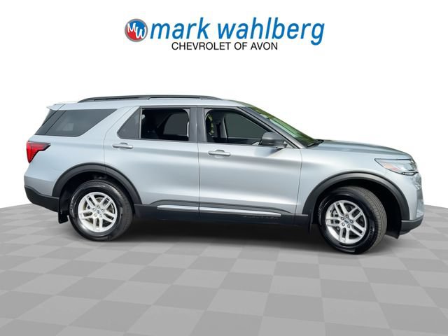 Used 2025 Ford Explorer Active AWD/4WD image 9