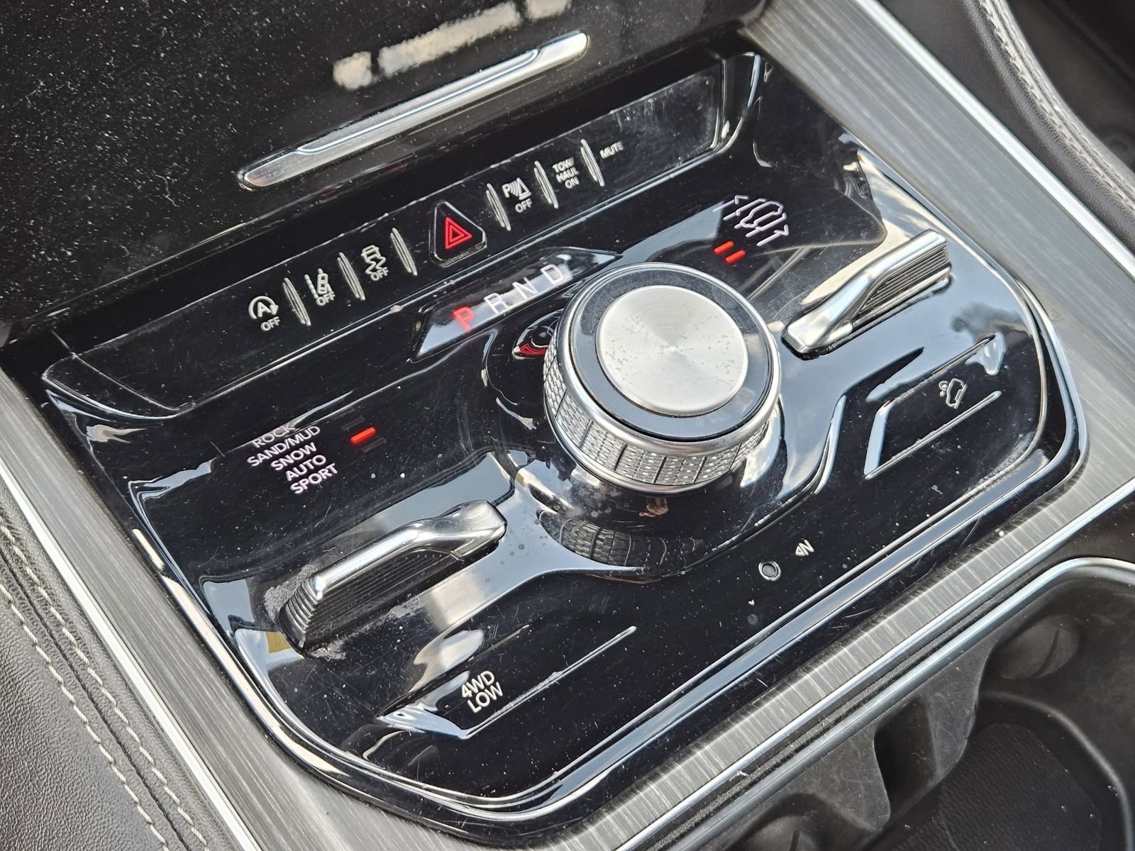 Used 2023 Jeep Wagoneer L Series III w/ Preferred Equipment Group image 54