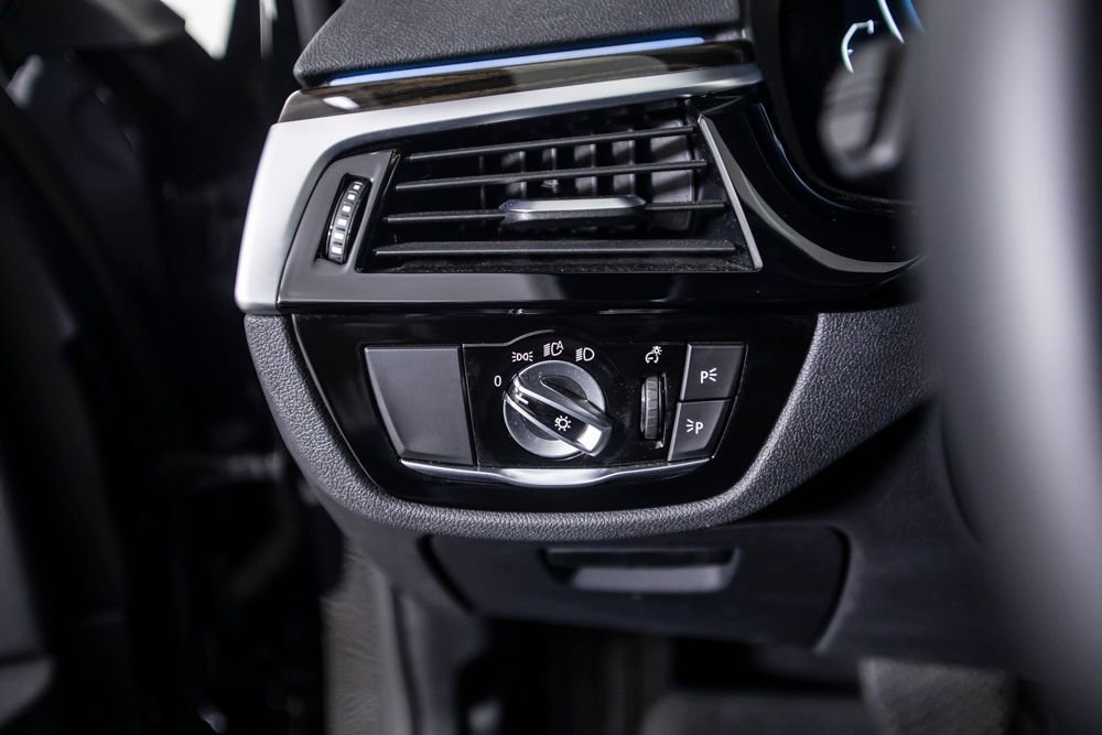 Used 2023 BMW 530e w/ Executive Package image 43