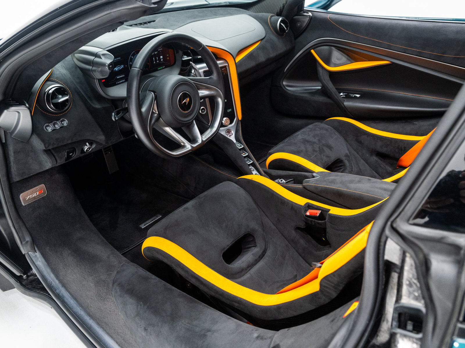 Used 2024 McLaren 750S Spider RWD image 27