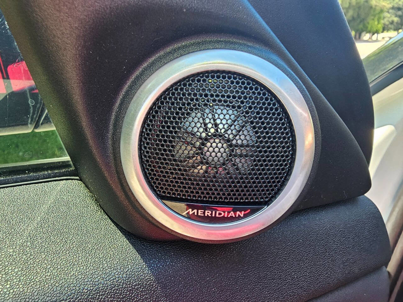 Used 2020 Land Rover Range Rover Evoque SE image 11