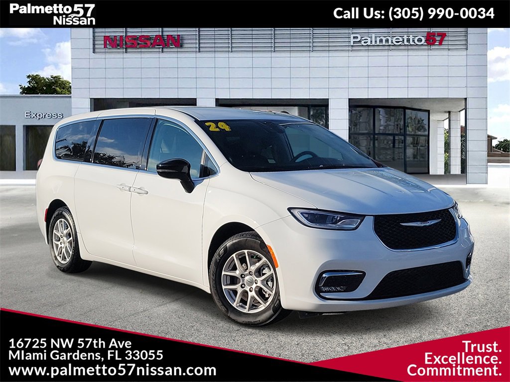 Used 2024 Chrysler Pacifica Touring-L image 1