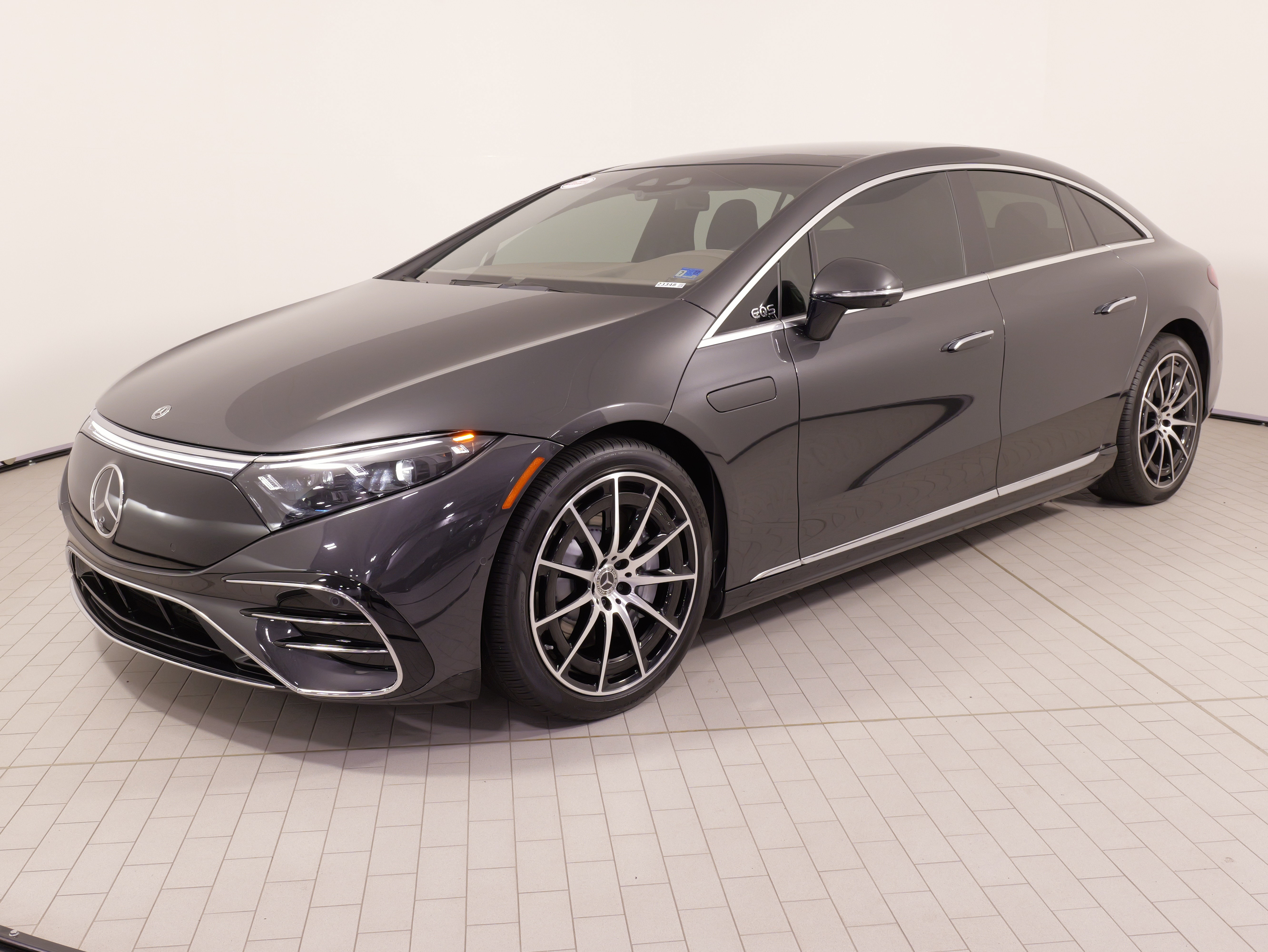 Used 2023 Mercedes-Benz EQS 580 4MATIC Sedan image 3