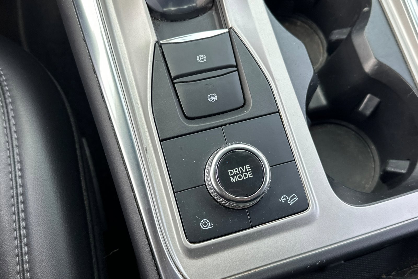 Used 2023 Ford Explorer XLT w/ Equipment Group 202A AWD/4WD image 28