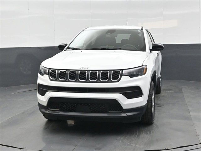 Used 2025 Jeep Compass Sport image 8