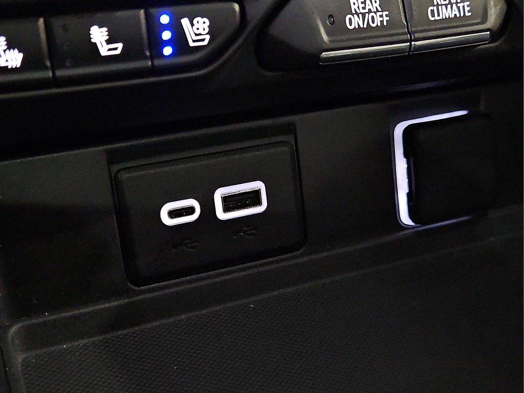 Used 2023 GMC Yukon SLT w/ SLT Luxury Package image 21