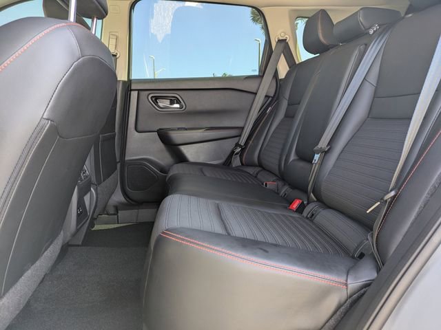 Used 2025 Nissan Rogue SV AWD/4WD image 18