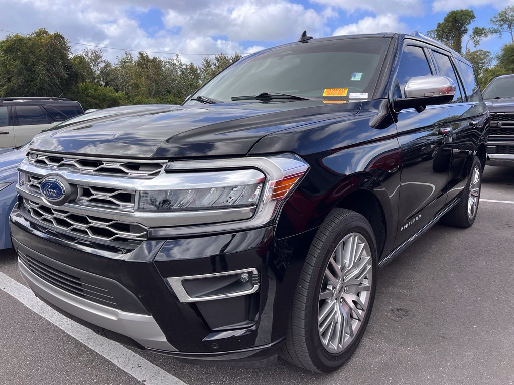 Used 2023 Ford Expedition Platinum RWD image 2