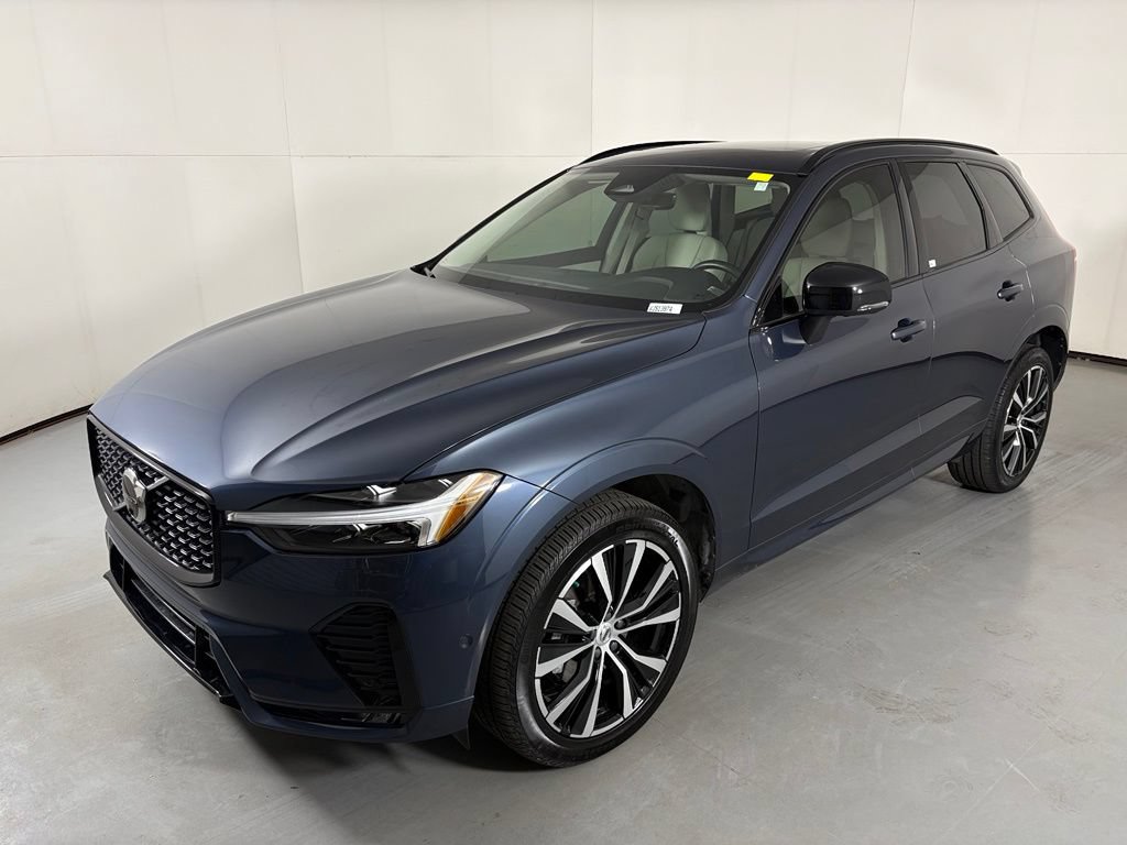 Used 2023 Volvo XC60 B5 Plus w/ Climate Package FWD image 4