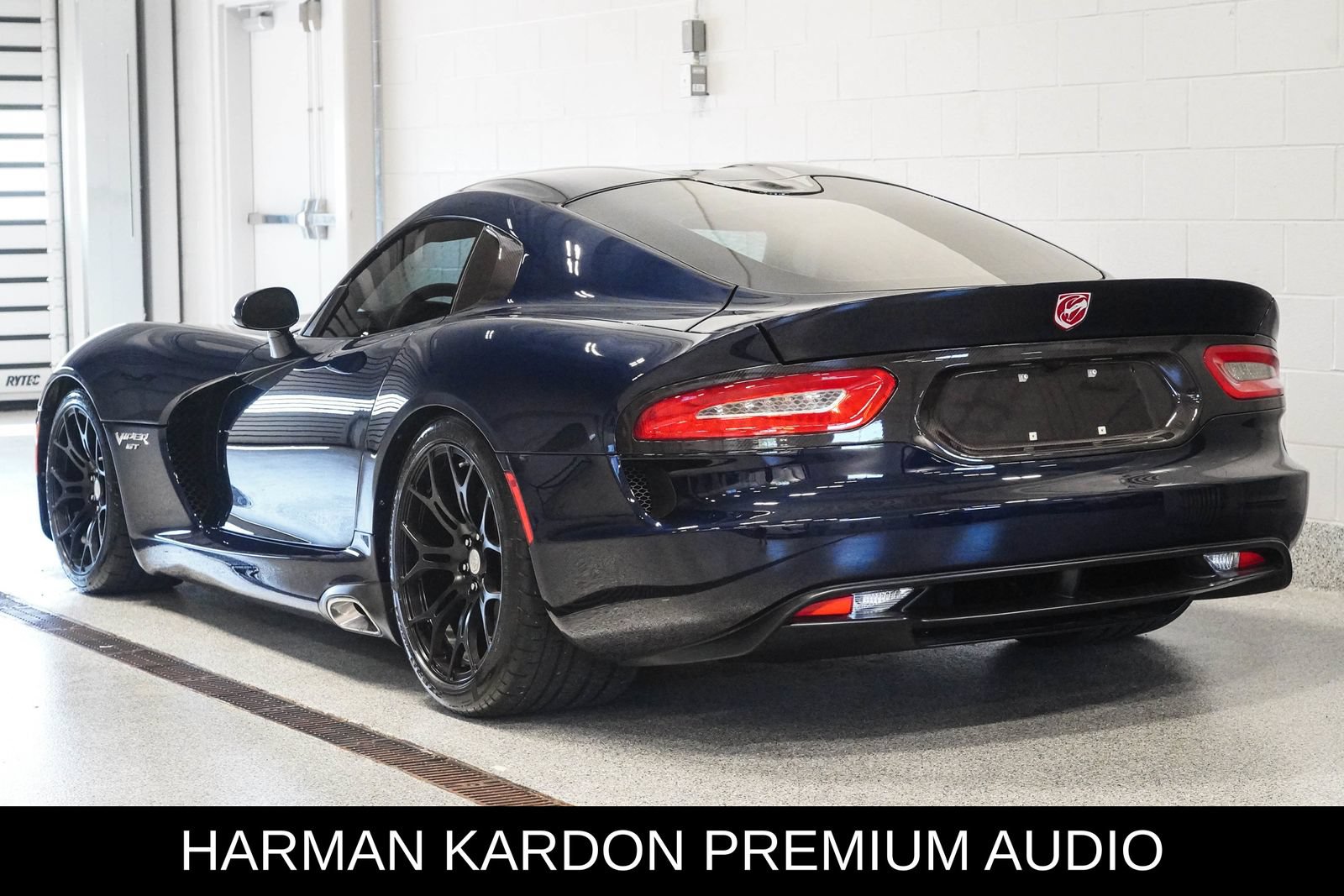 Used 2017 Dodge Viper GTC w/ GTS Interior Package RWD image 4
