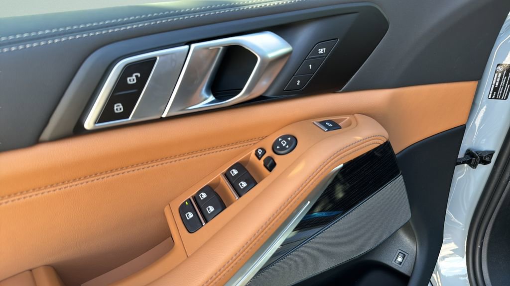 New 2026 BMW X5 xDrive50e image 8