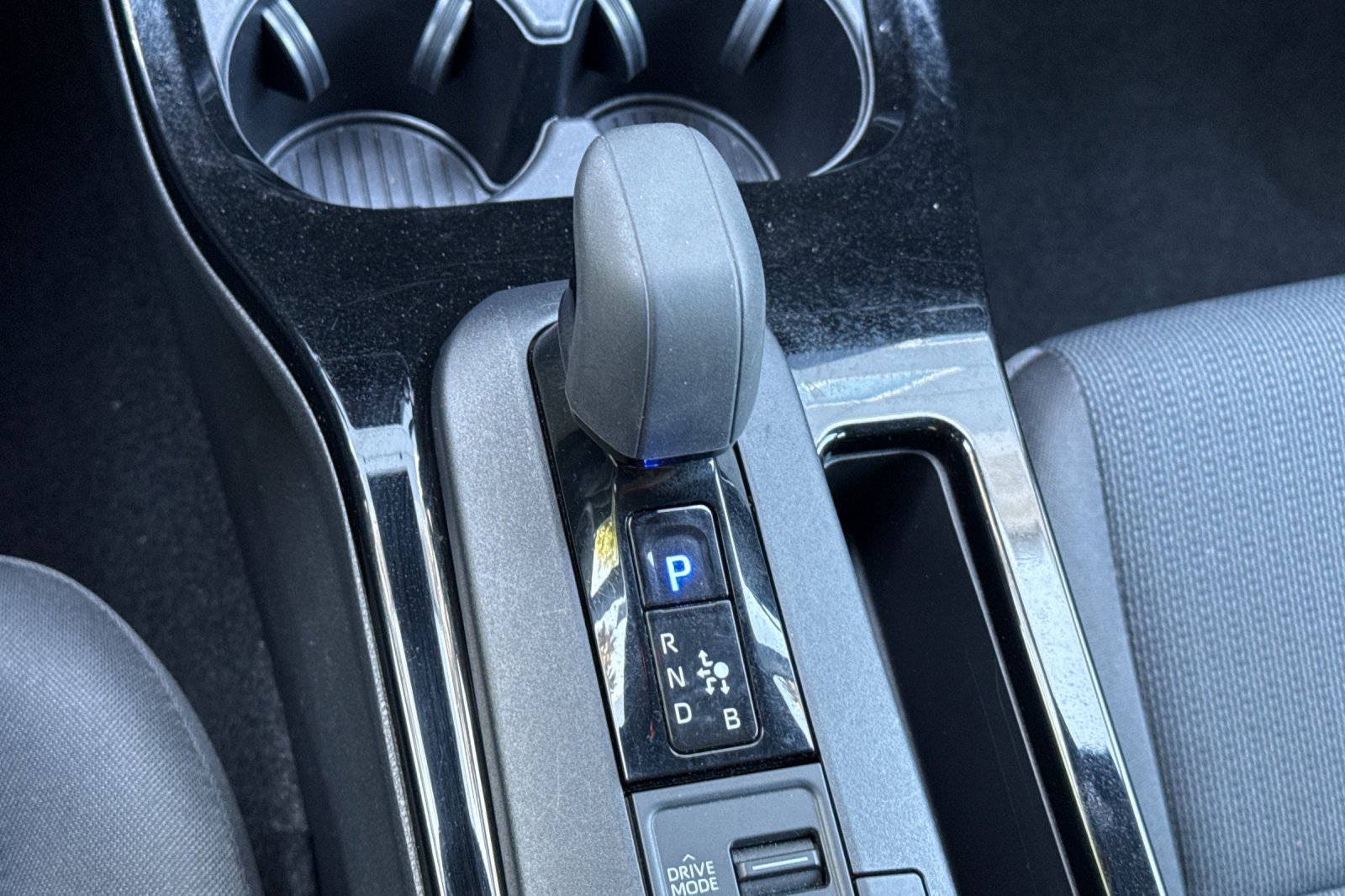 Used 2025 Toyota Prius LE FWD image 25