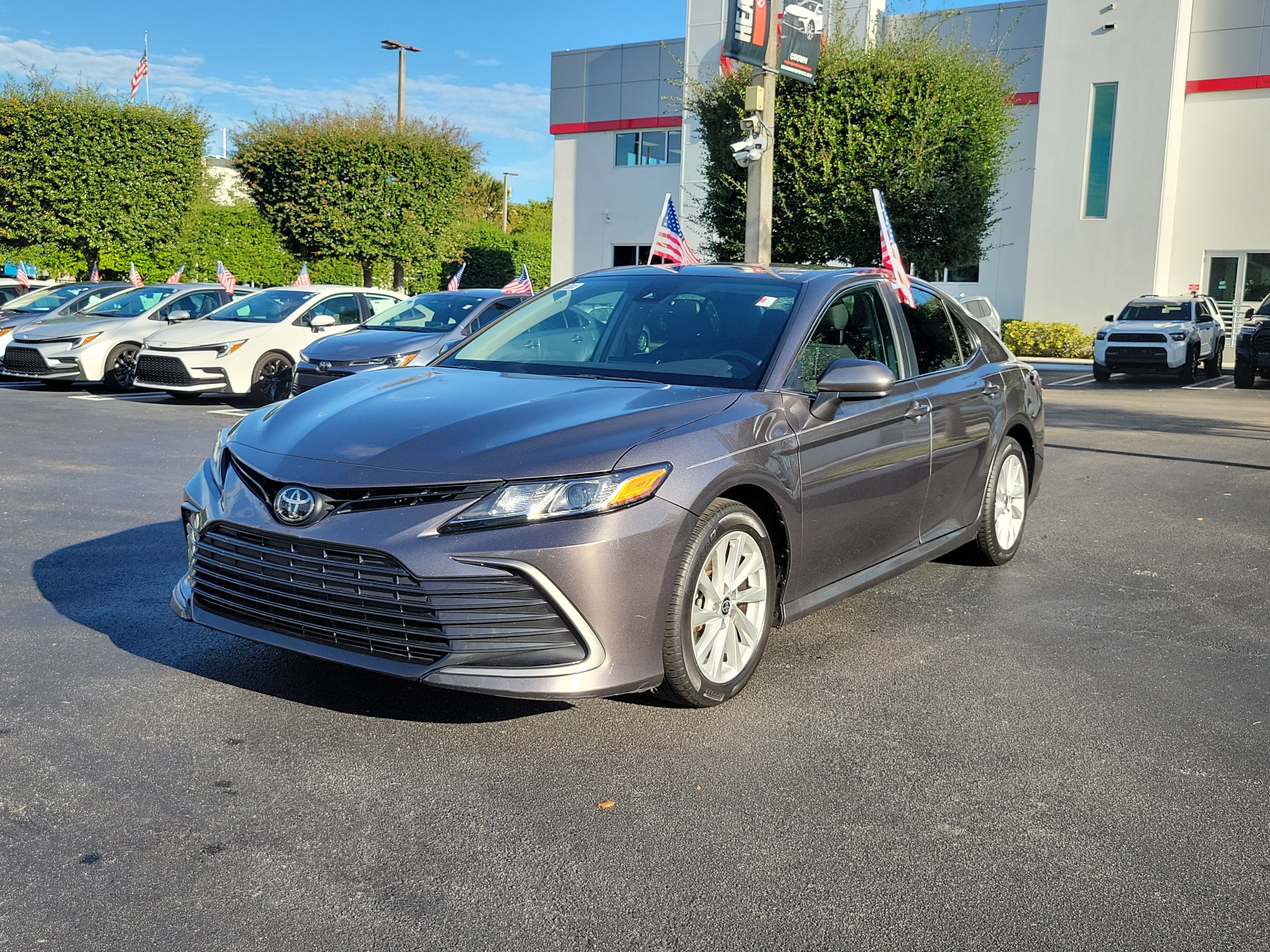 Used 2022 Toyota Camry LE FWD image 6