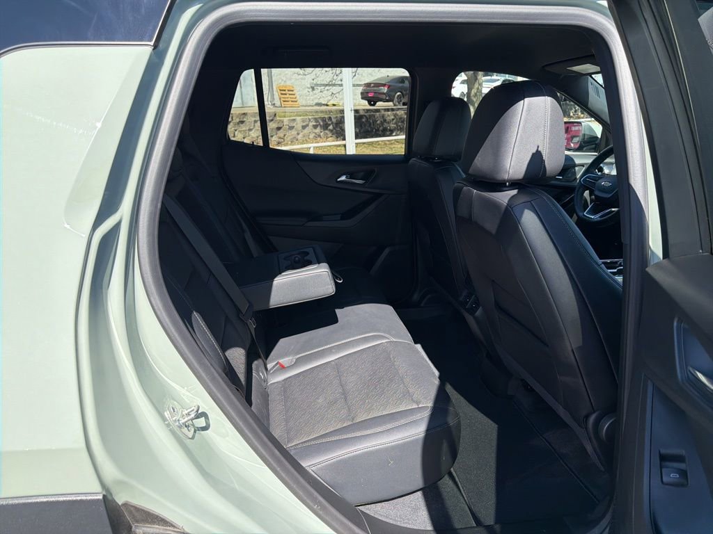 Used 2025 Chevrolet Equinox LT w/ Convenience Package II image 30