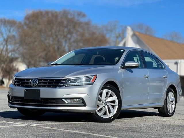 Used 2018 Volkswagen Passat 2.0T SE image 1