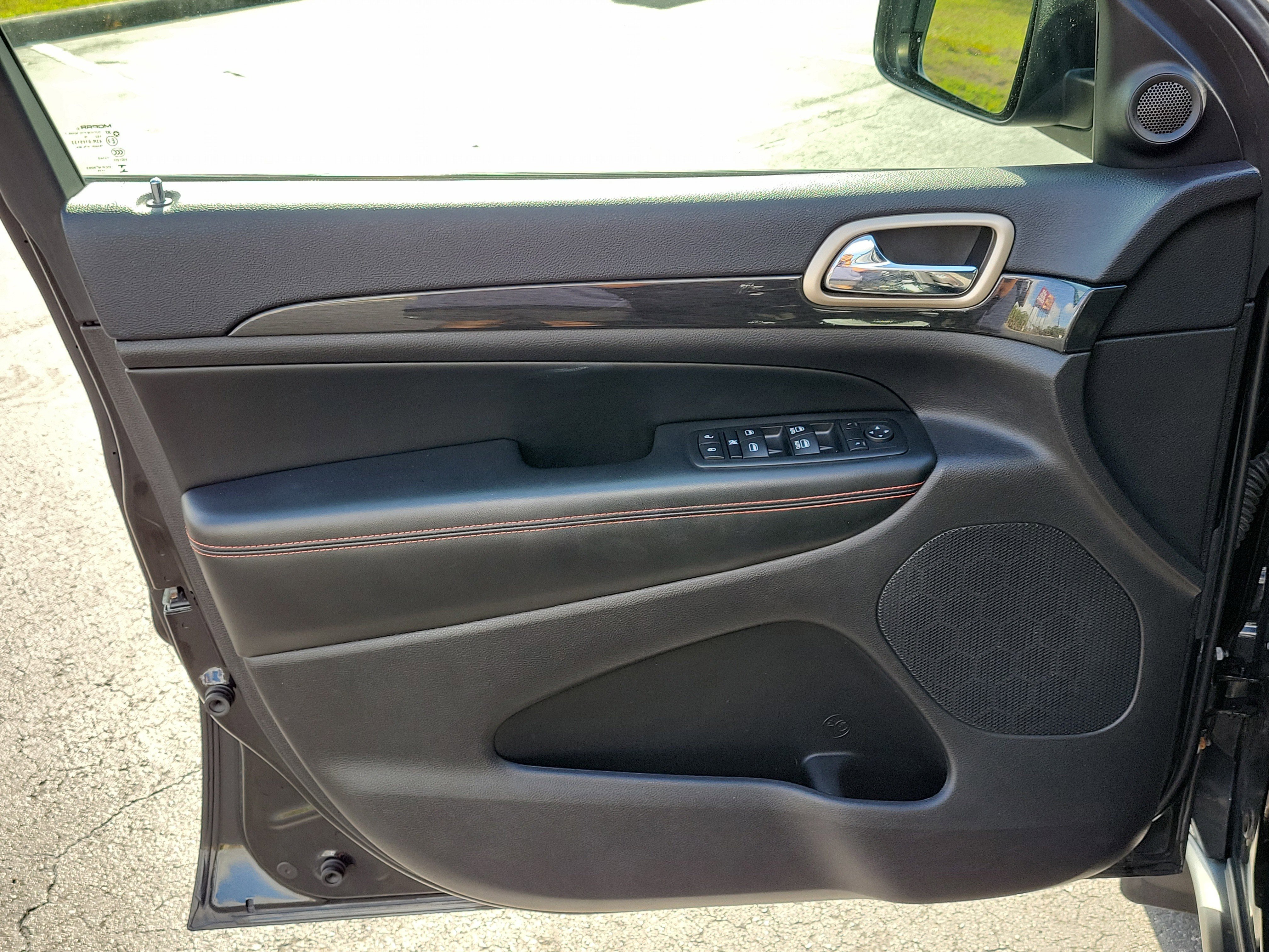 Used 2017 Jeep Grand Cherokee Laredo image 17