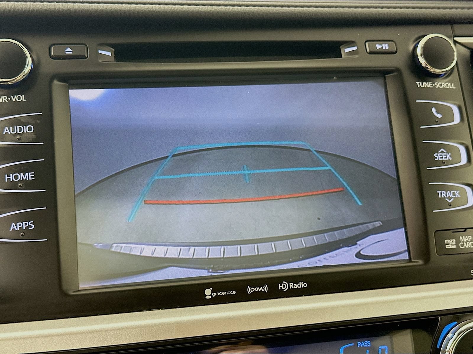 Used 2019 Toyota Highlander XLE AWD/4WD image 25