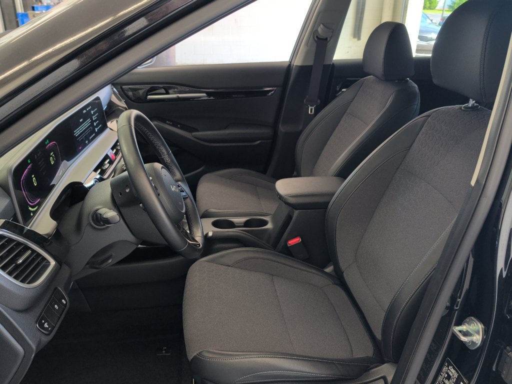 Certified 2025 Kia Seltos S AWD/4WD image 18
