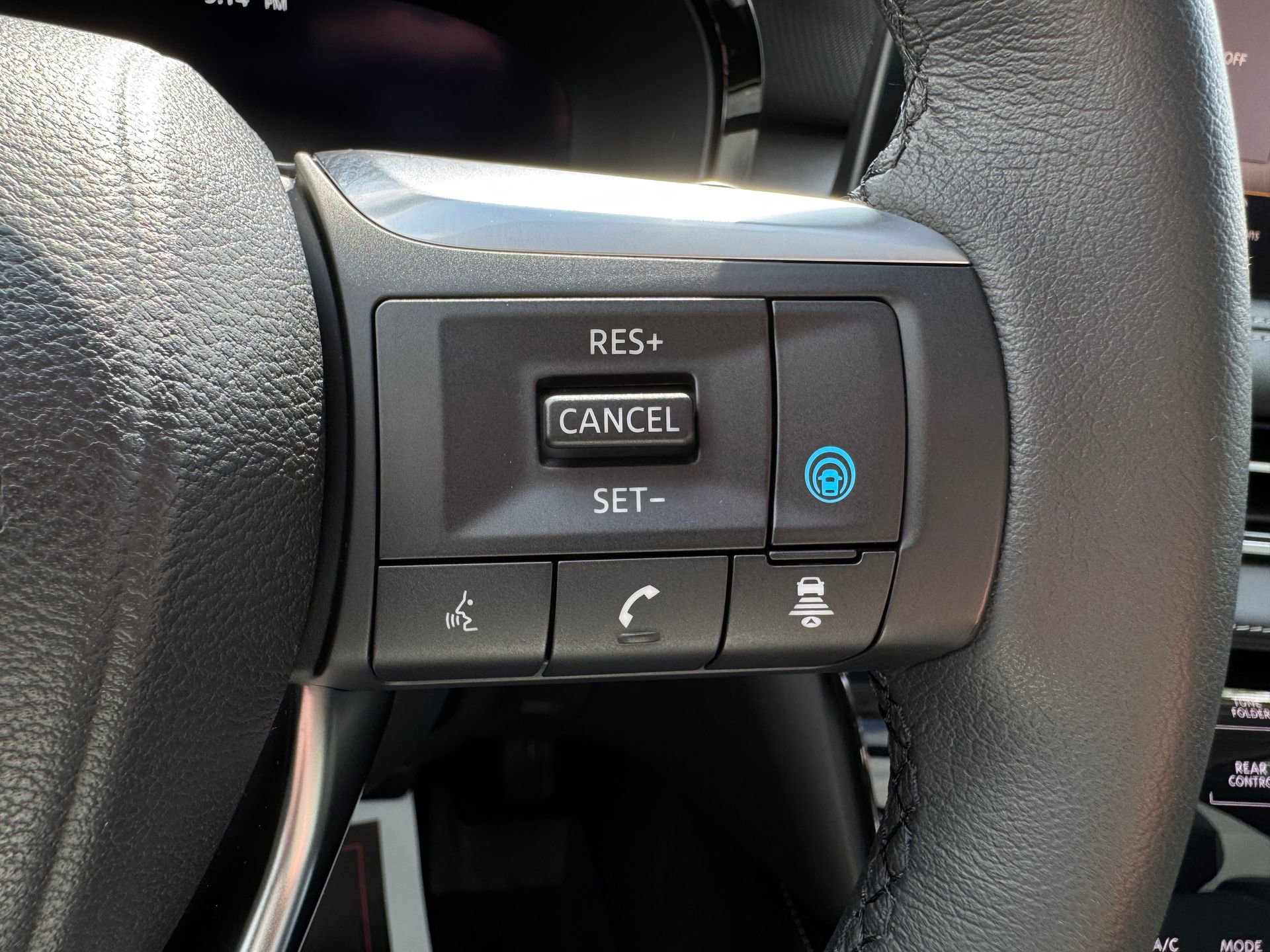 Used 2023 INFINITI QX60 Luxe AWD/4WD image 29