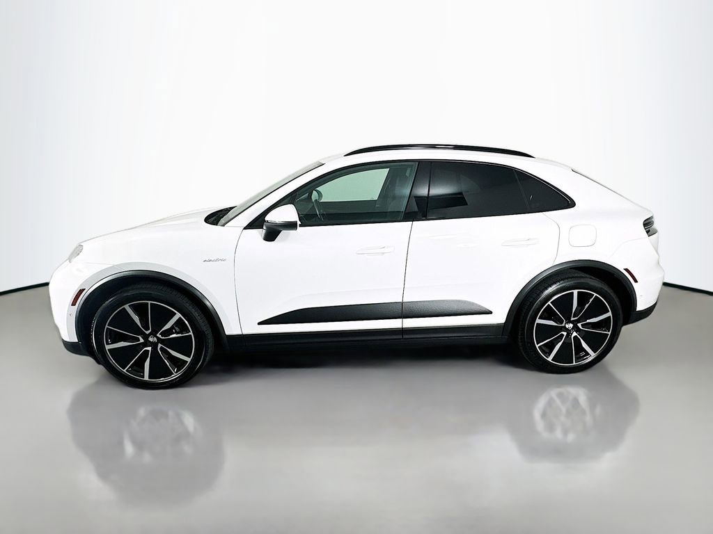 Certified 2024 Porsche Macan 4 Electric image 2