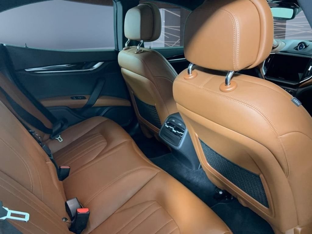 Used 2021 Maserati Ghibli RWD image 11
