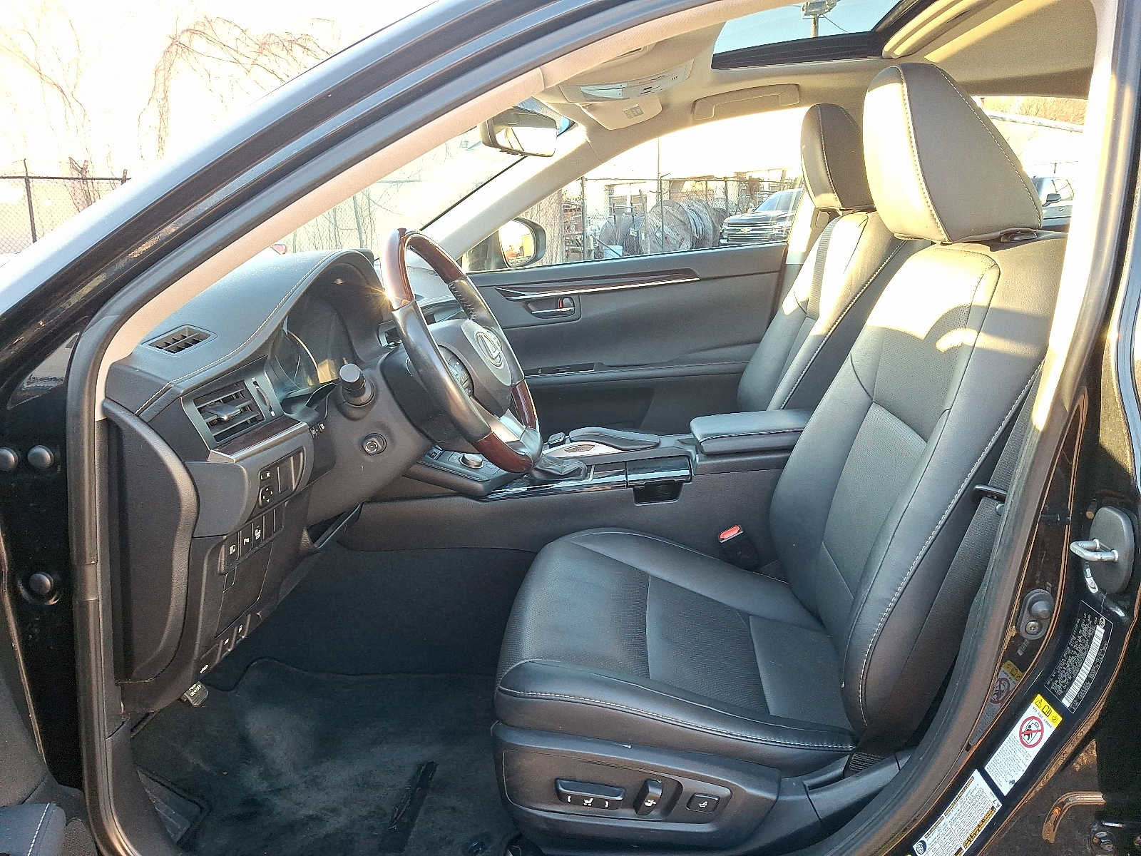 Used 2018 Lexus ES 350 w/ Ultra Luxury Package image 13