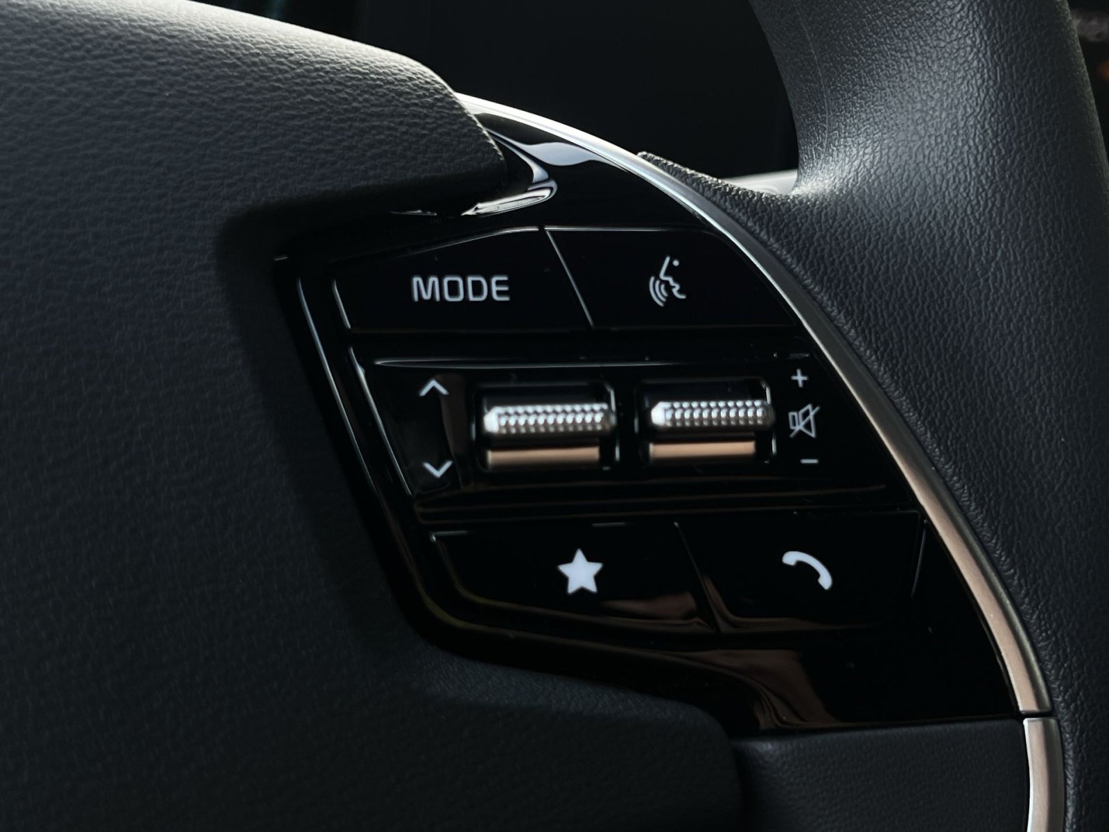 New 2026 Kia Niro LX FWD image 30