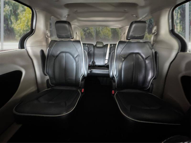 Used 2023 Chrysler Pacifica Limited FWD image 15